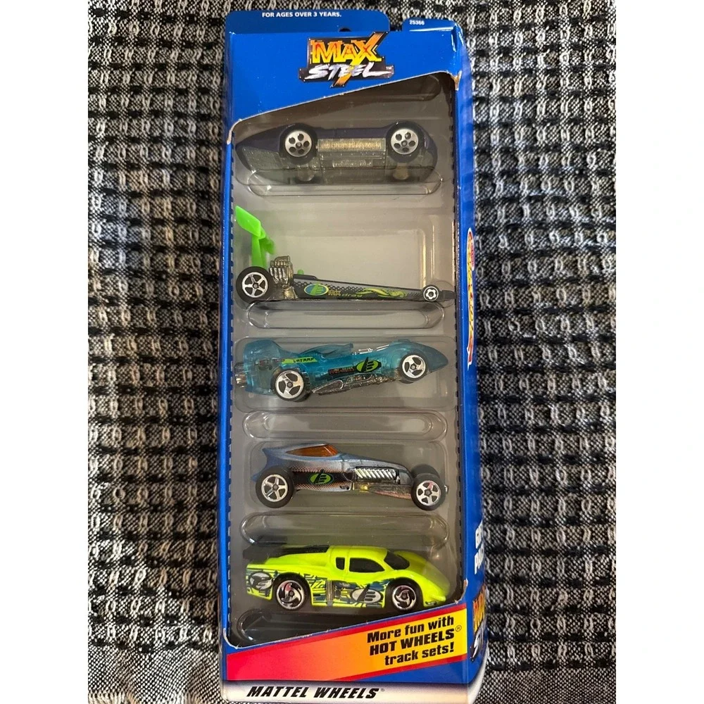 Hot Wheels MAX STEEL TURBO RACER Diecast Car
